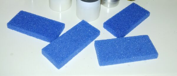 A disposable blue pumice pad for foot care, designed to gently remove rough skin and calluses. Perfect for home pedicures and single-use hygiene.